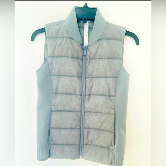 Lululemon Puffer Vest Down For It All Gray Goose Down Lightweight Women’s 4 NWOT - Picture 1 of 9